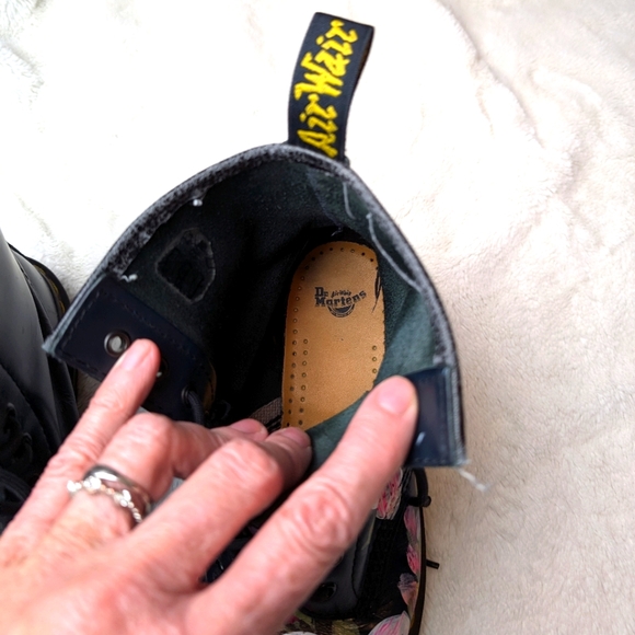 Dr. Martens "hand painted in France" 1460 Vonda II Women's ankle boot! (W-10) - Picture 6 of 14